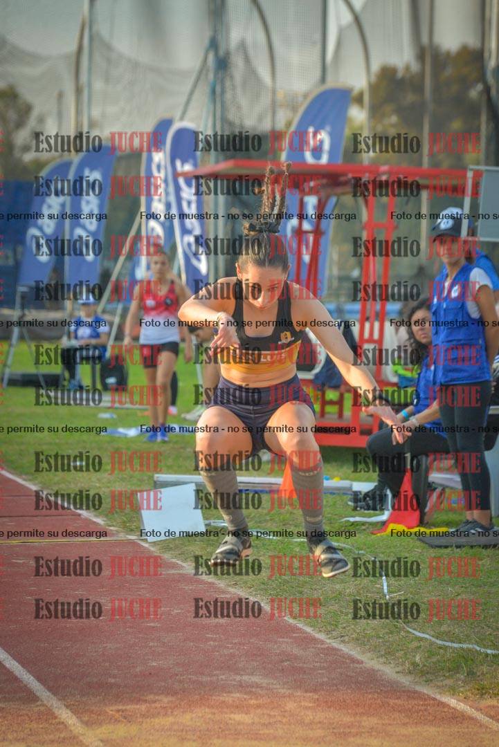 Fotos del salto en largo de mujeres