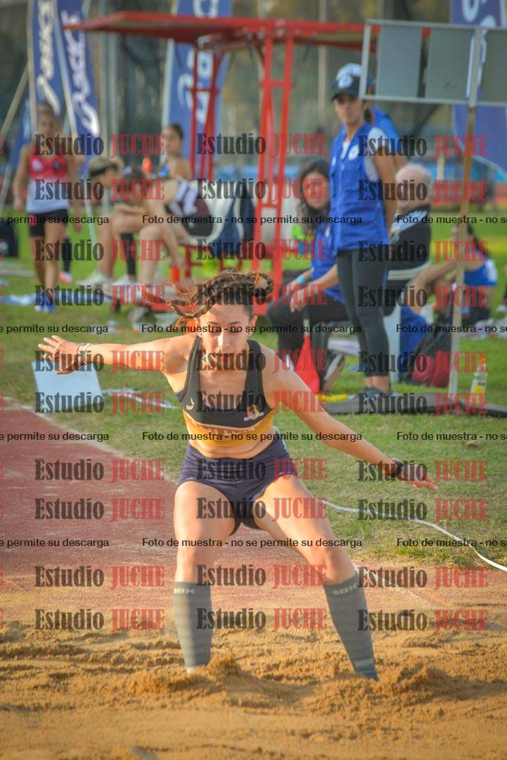 Fotos del salto en largo de mujeres