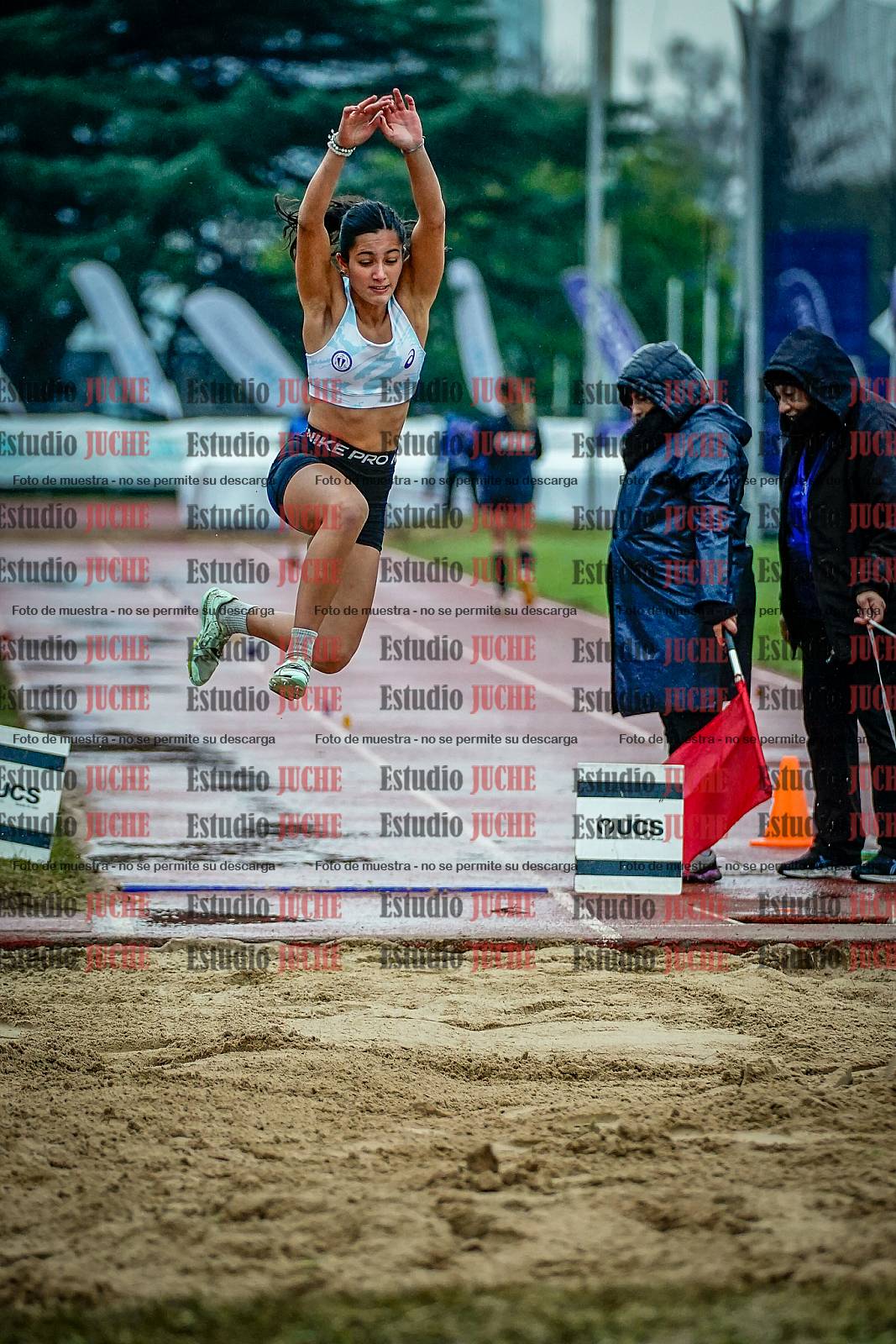 Fotos del salto en largo de mujeres