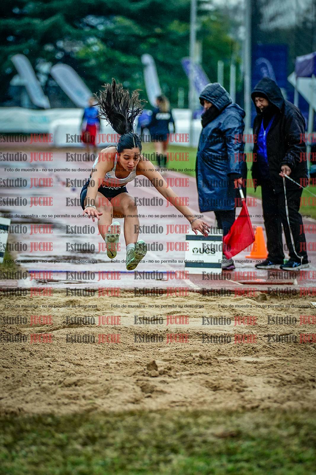 Fotos del salto en largo de mujeres
