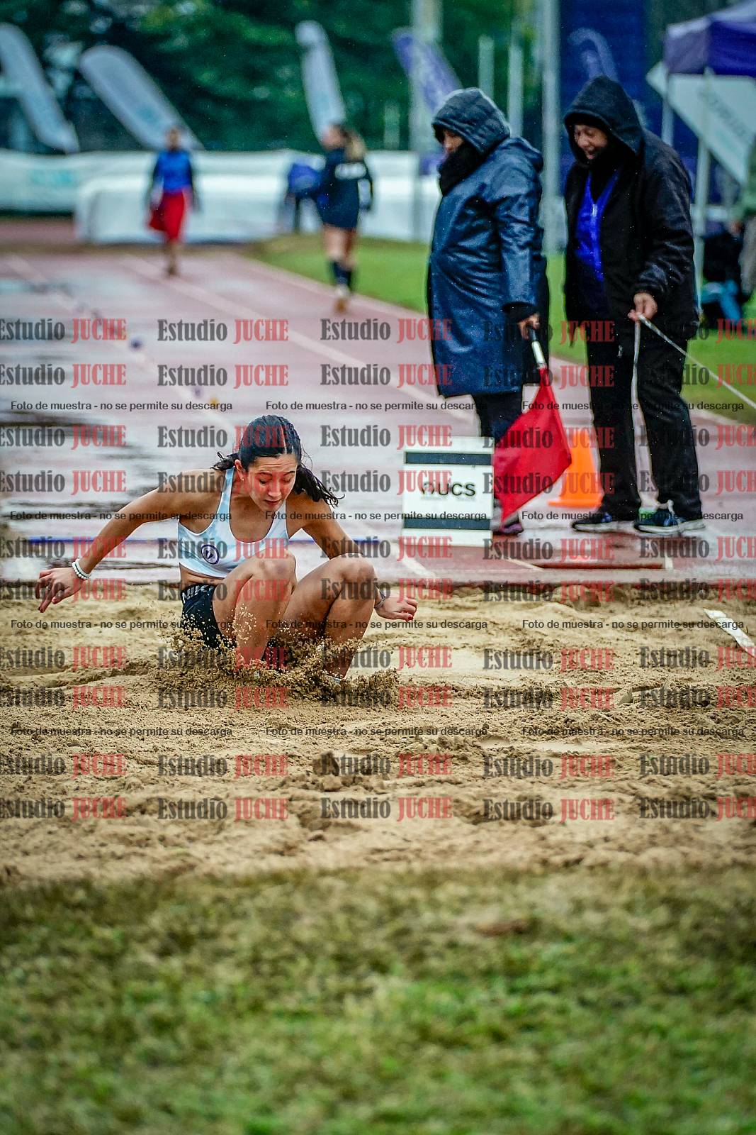 Fotos del salto en largo de mujeres
