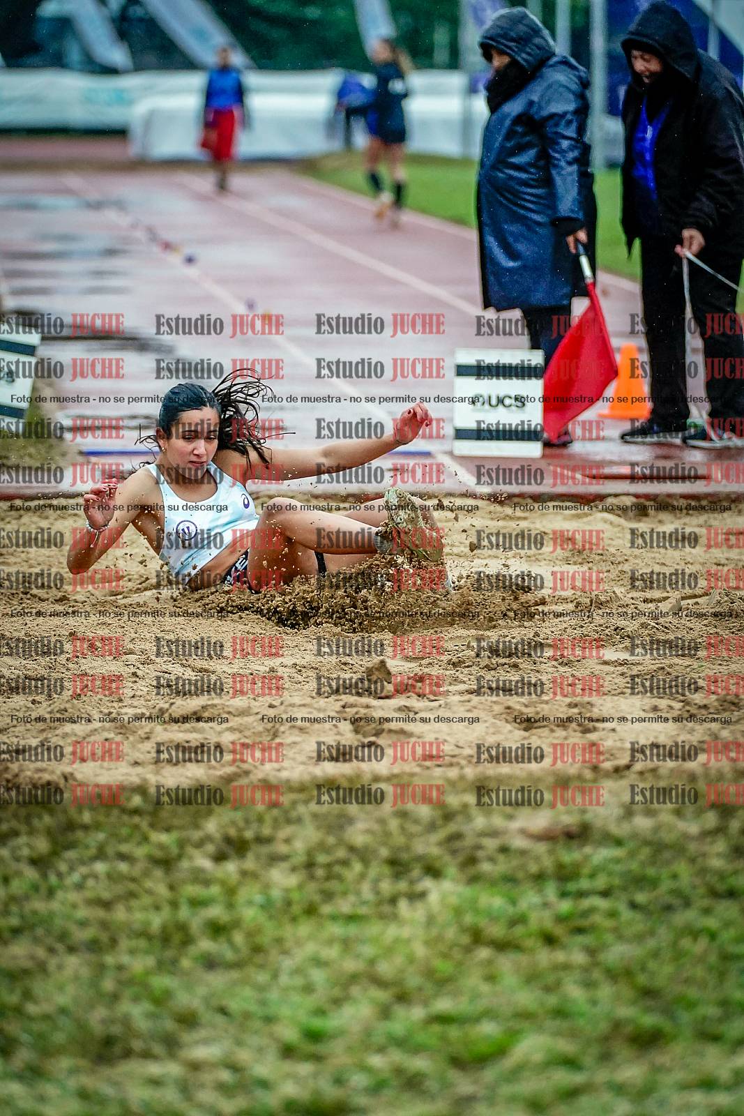 Fotos del salto en largo de mujeres