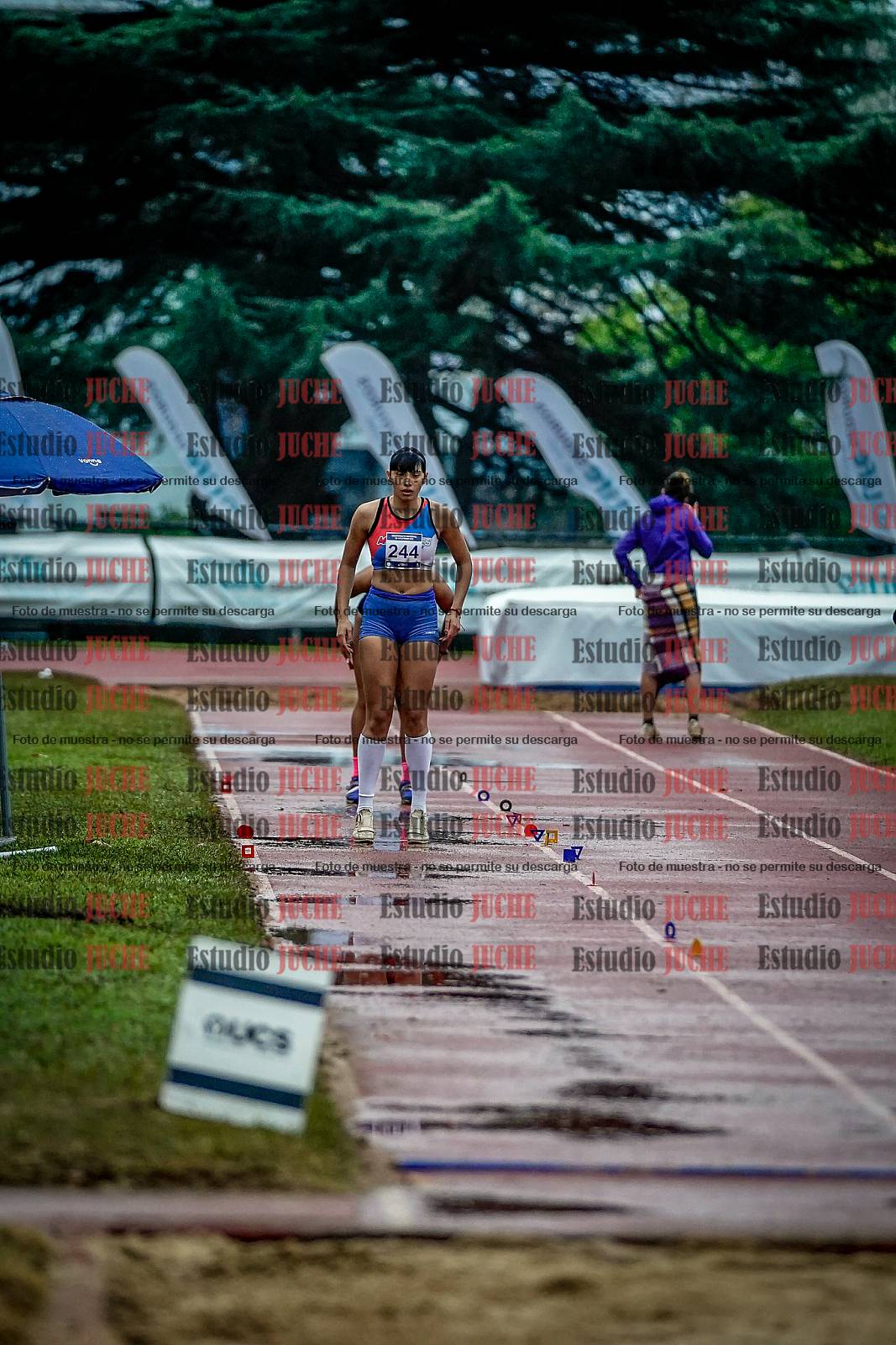 Fotos del salto en largo de mujeres