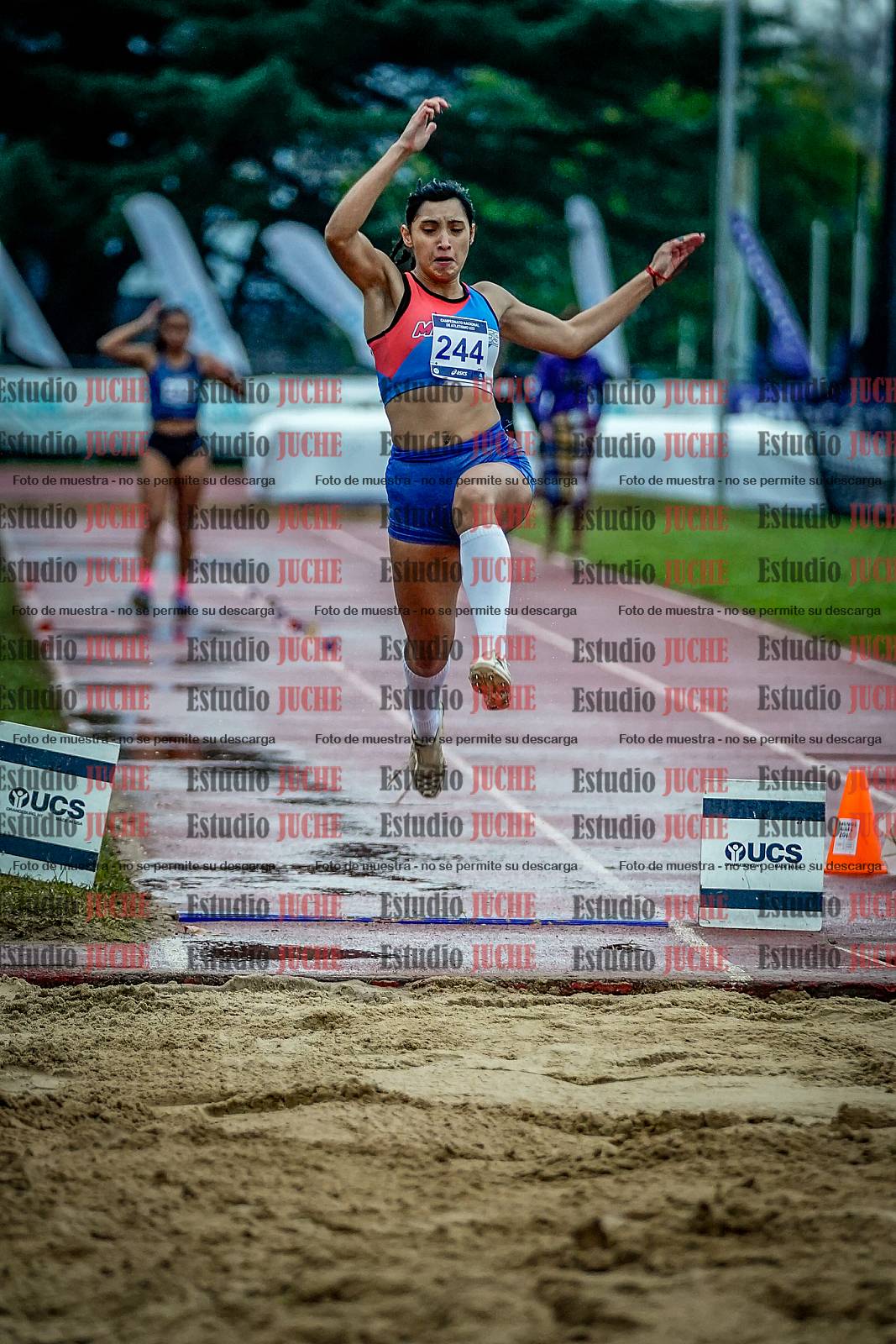 Fotos del salto en largo de mujeres