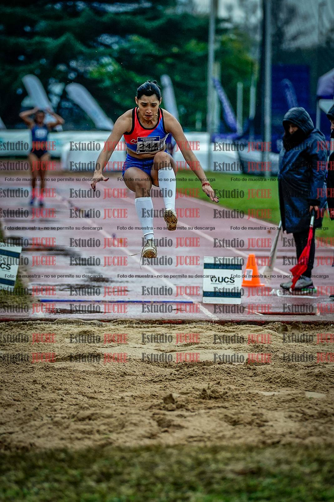 Fotos del salto en largo de mujeres