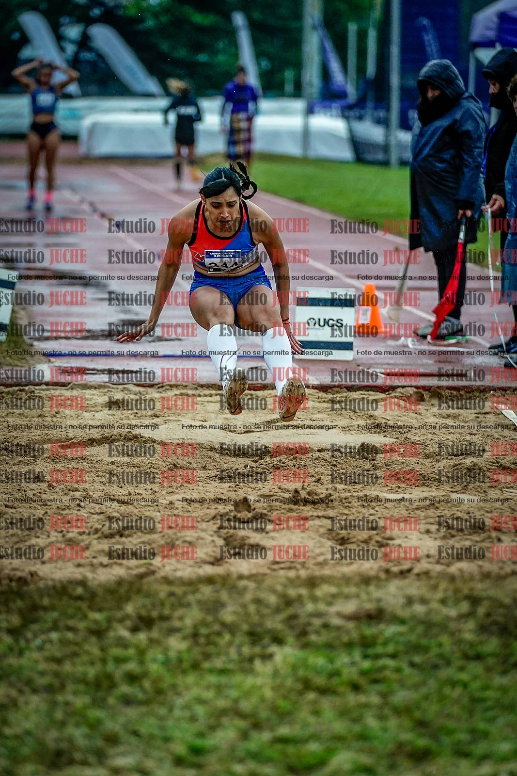 Fotos del salto en largo de mujeres
