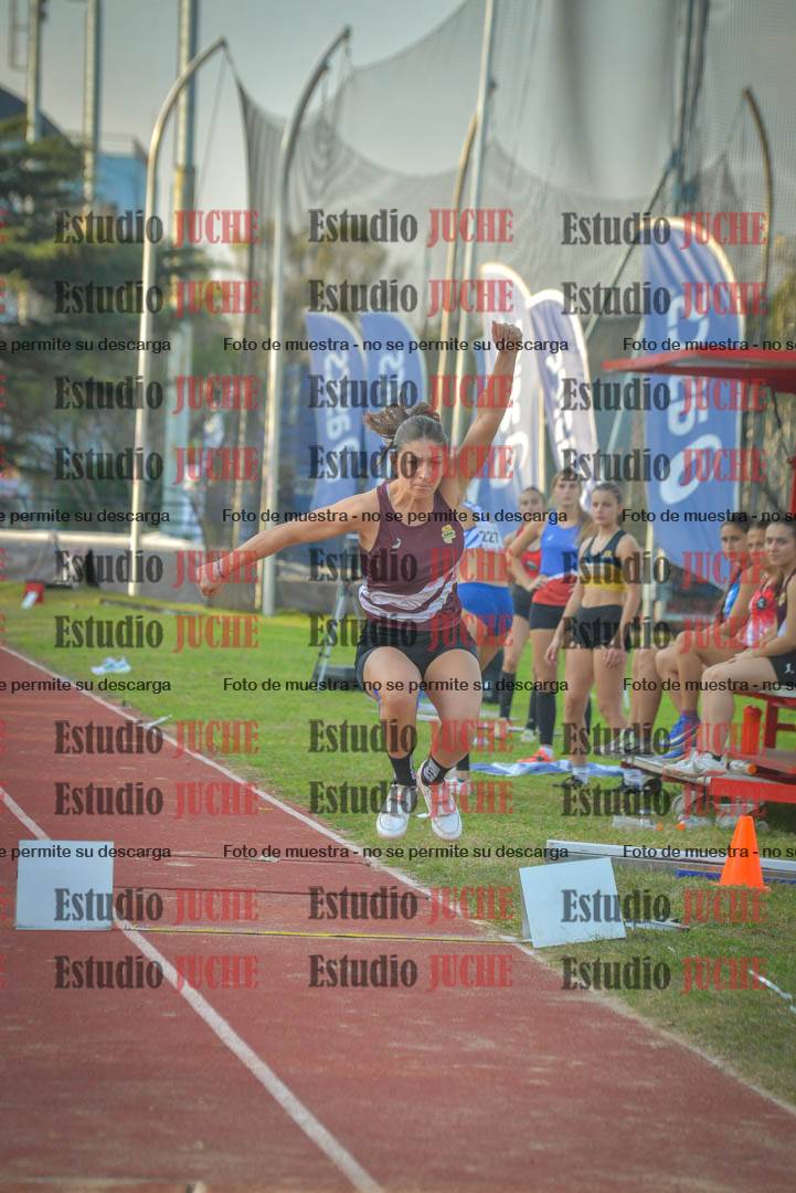 Fotos del salto en largo de mujeres