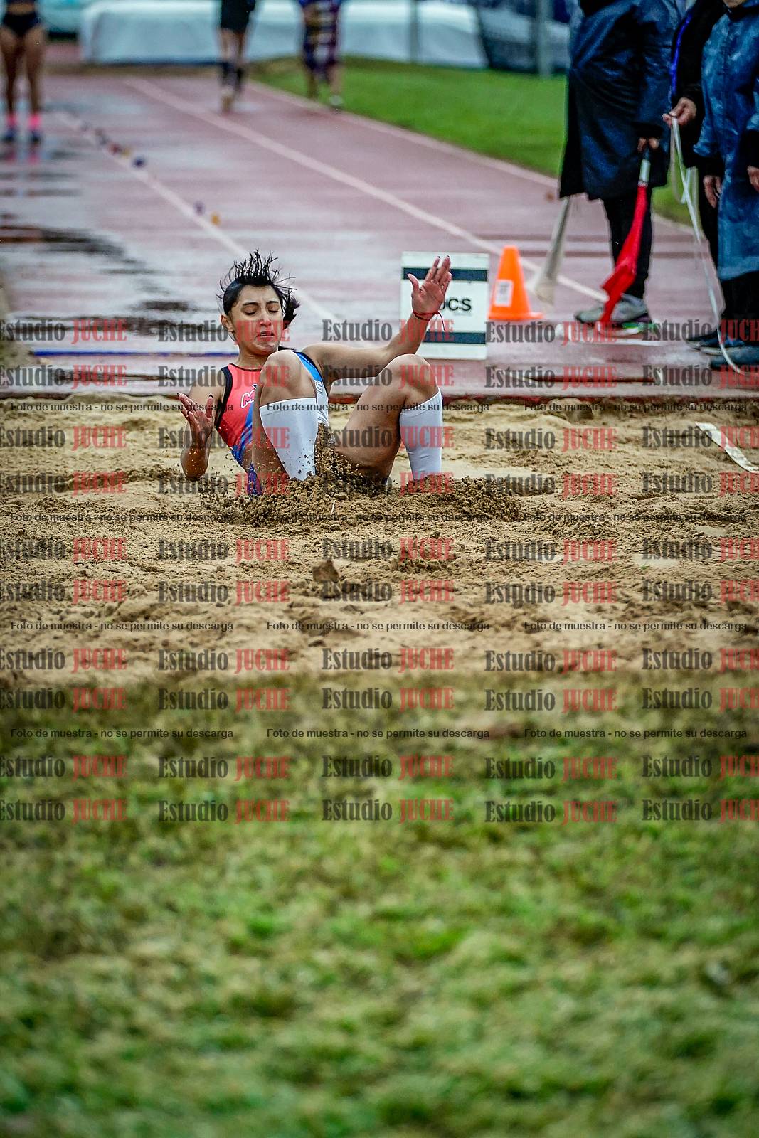 Fotos del salto en largo de mujeres