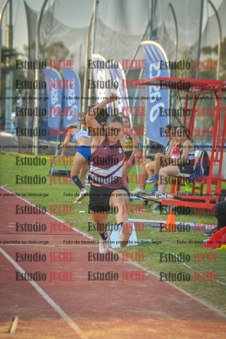 Fotos del salto en largo de mujeres