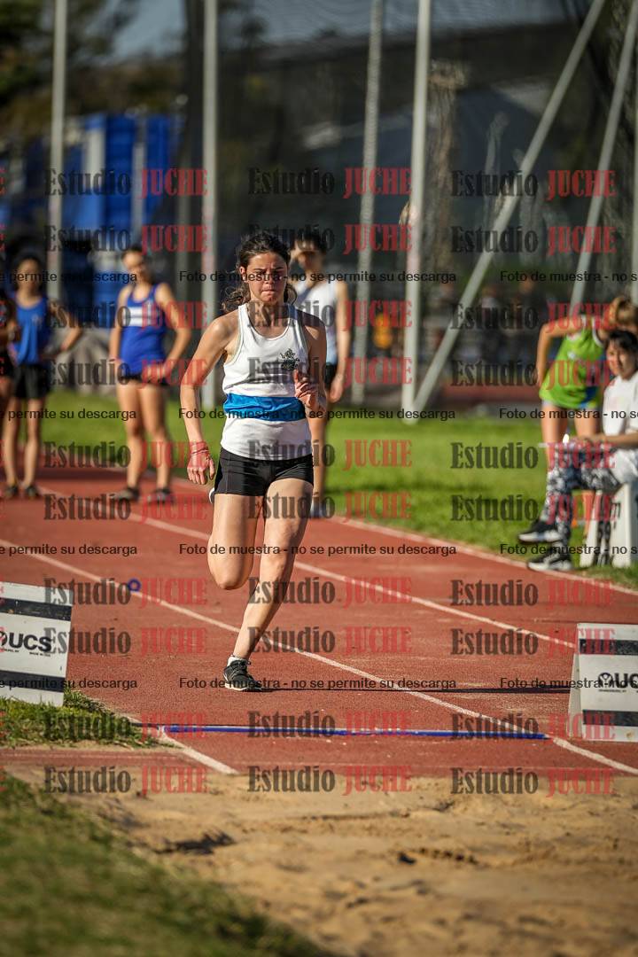 Fotos del salto en largo de mujeres