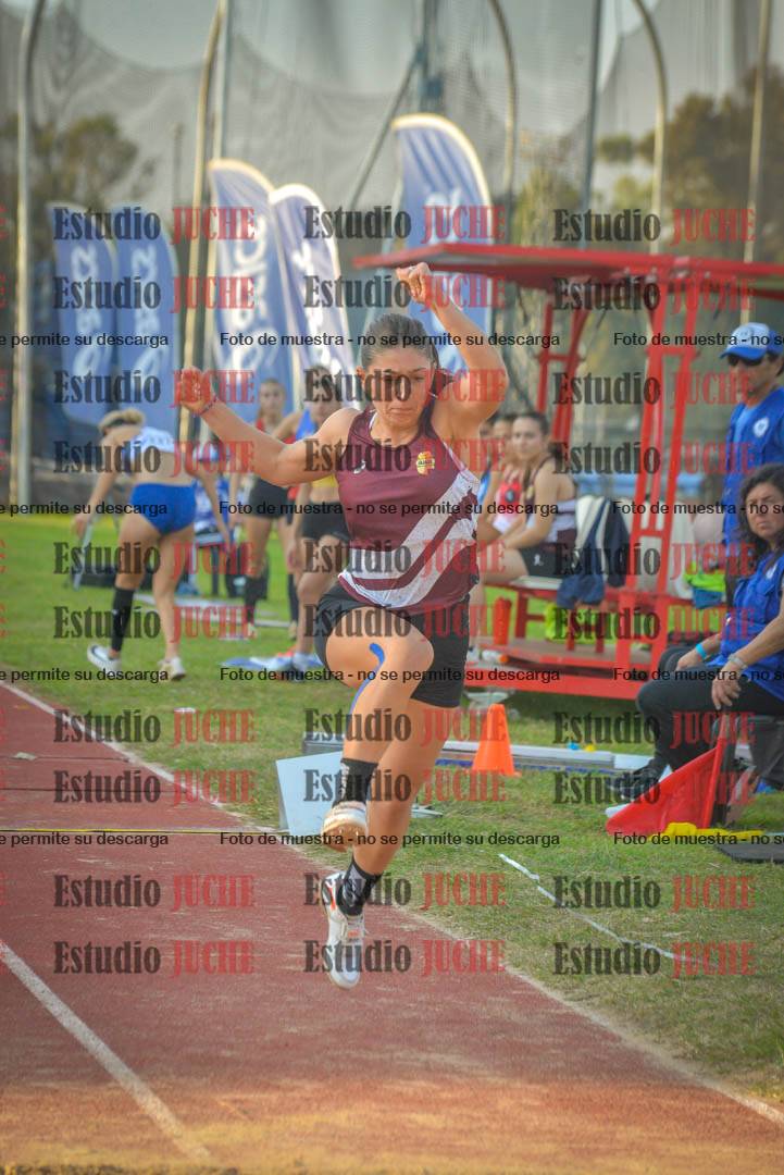 Fotos del salto en largo de mujeres