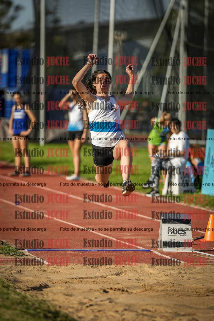 Fotos del salto en largo de mujeres