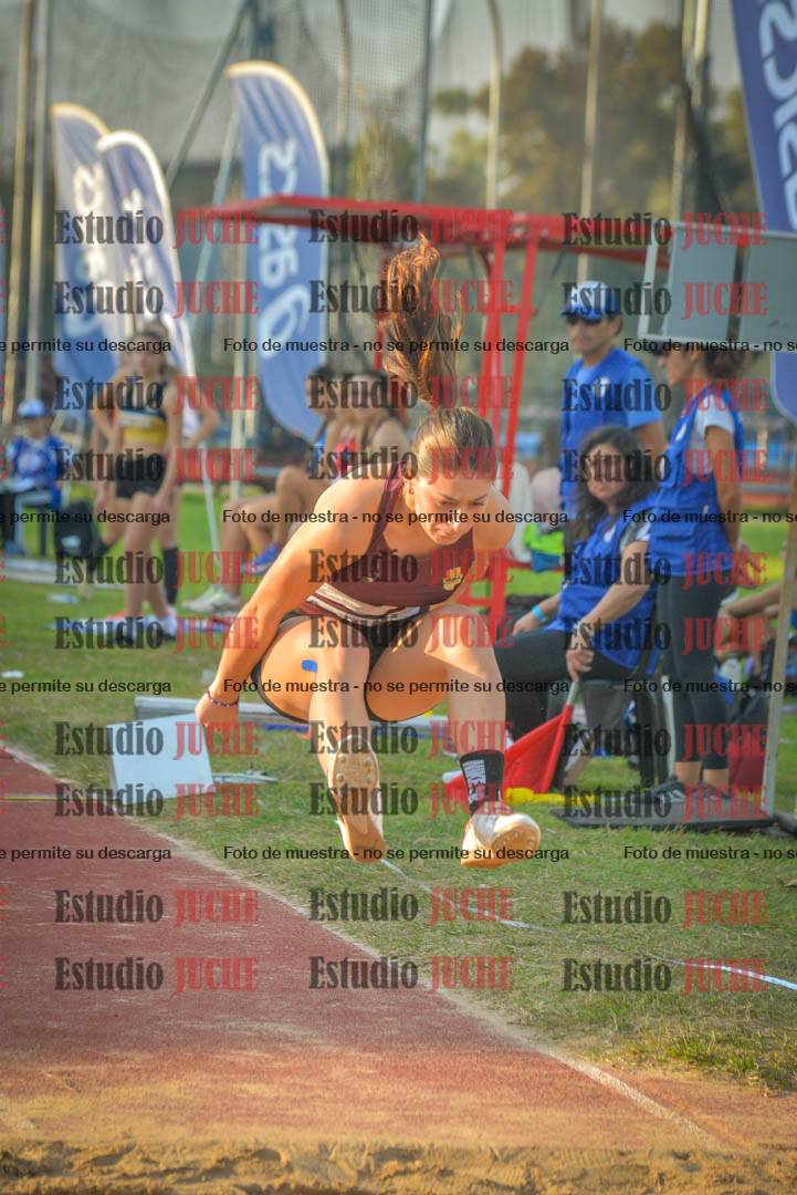Fotos del salto en largo de mujeres
