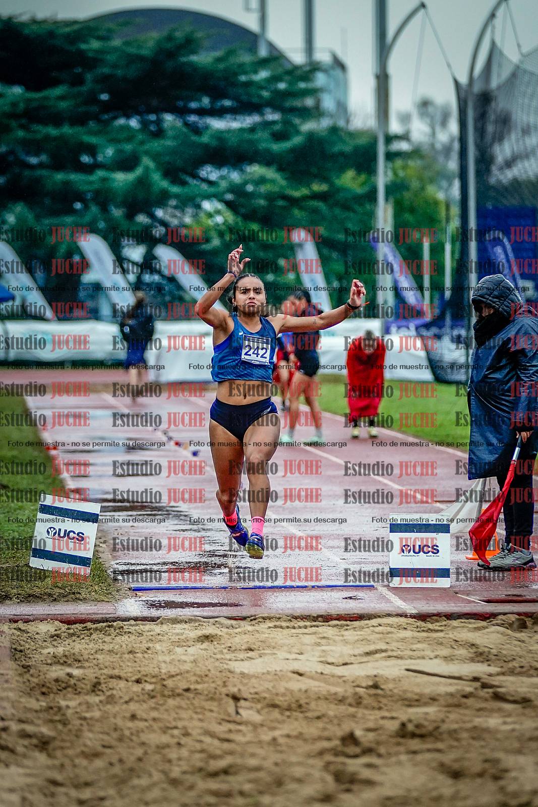 Fotos del salto en largo de mujeres
