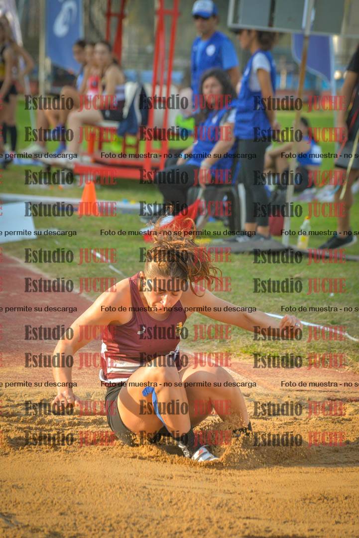 Fotos del salto en largo de mujeres