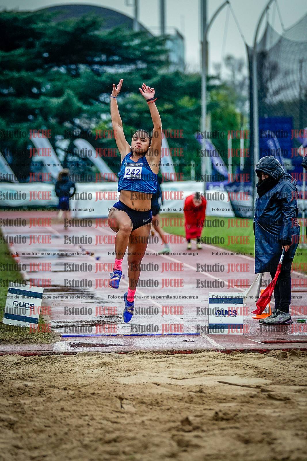 Fotos del salto en largo de mujeres