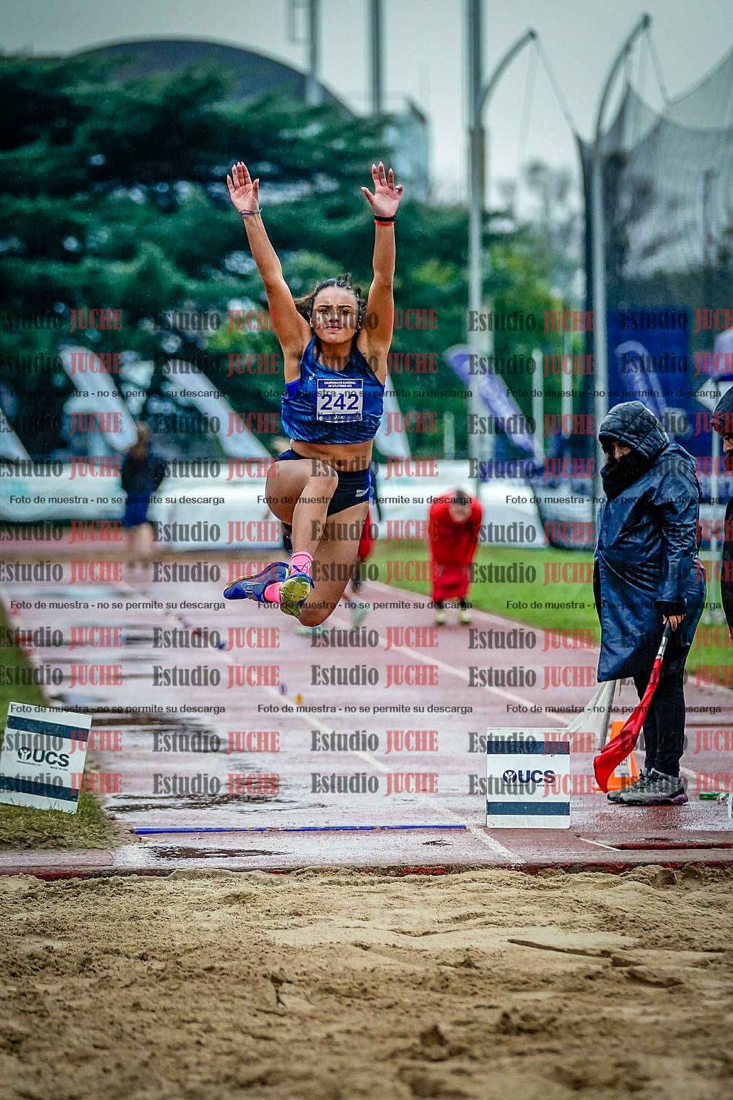Fotos del salto en largo de mujeres
