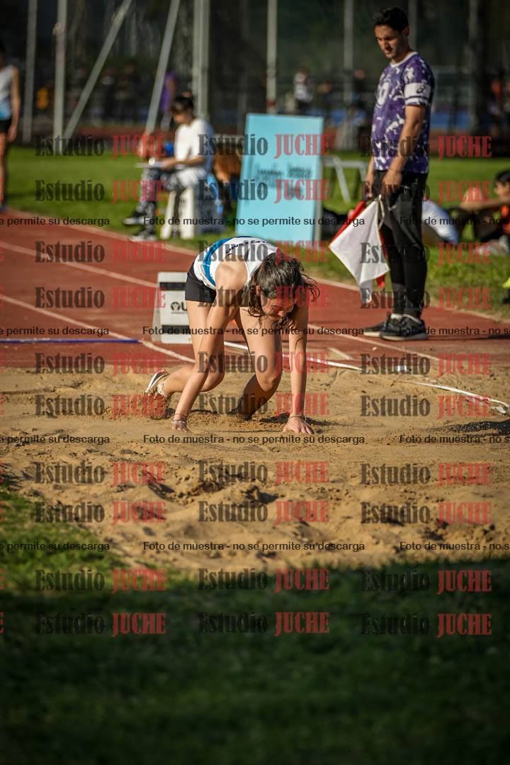Fotos del salto en largo de mujeres