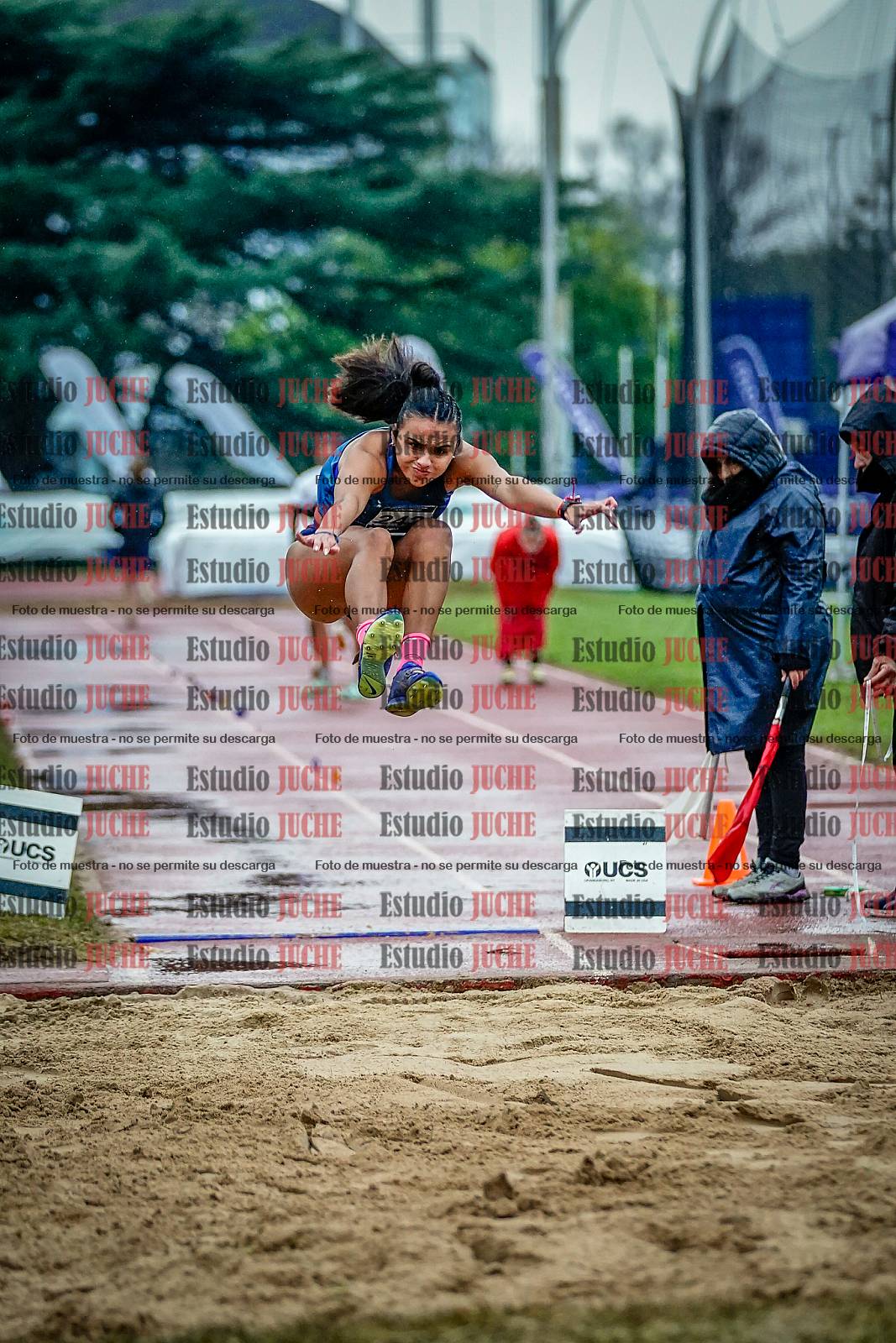 Fotos del salto en largo de mujeres