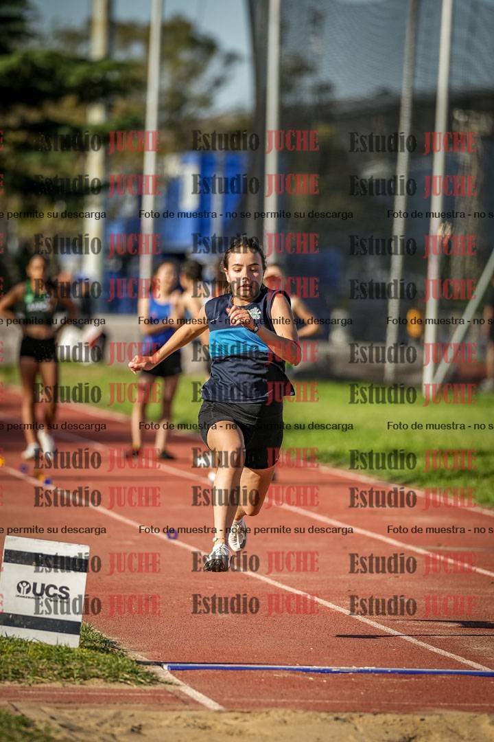 Fotos del salto en largo de mujeres
