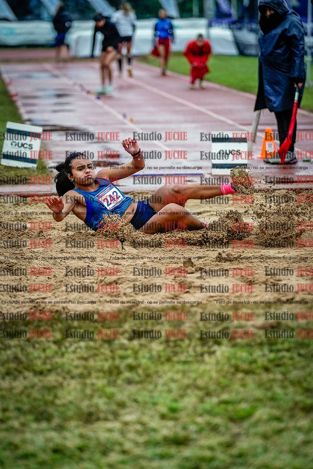 Fotos del salto en largo de mujeres