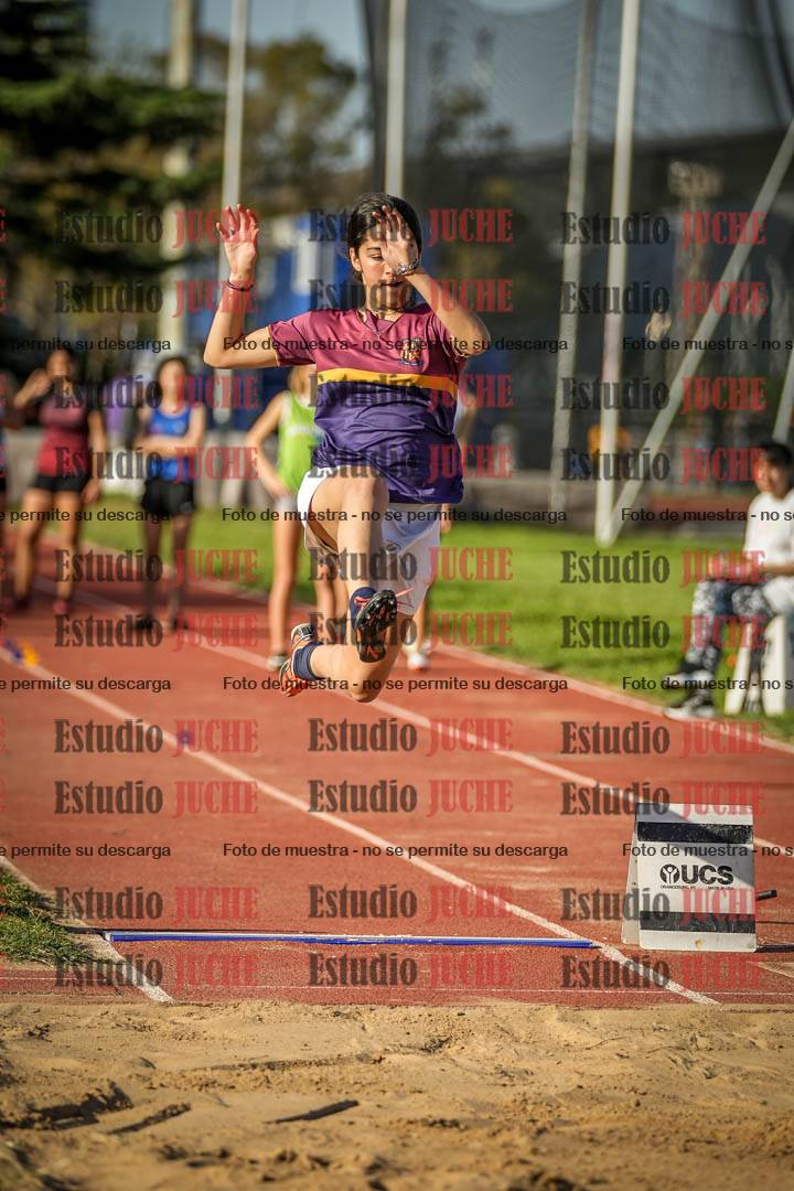 Fotos del salto en largo de mujeres