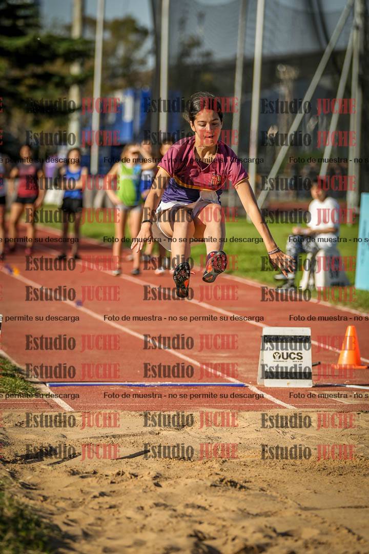 Fotos del salto en largo de mujeres