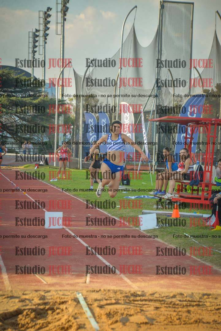 Fotos del salto en largo de mujeres