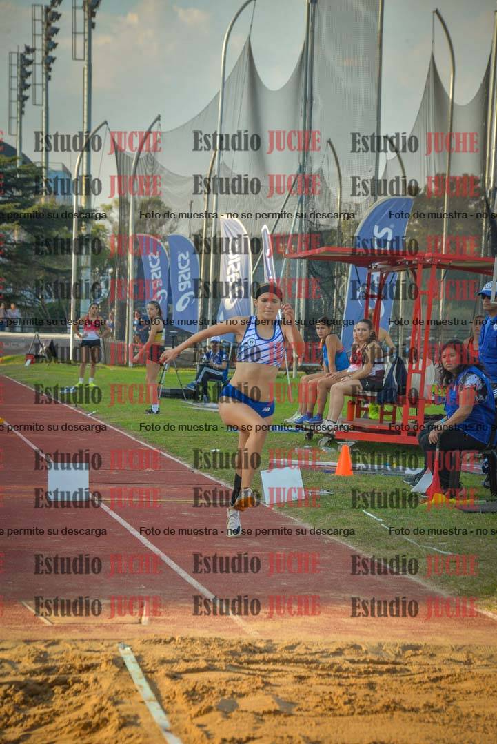 Fotos del salto en largo de mujeres