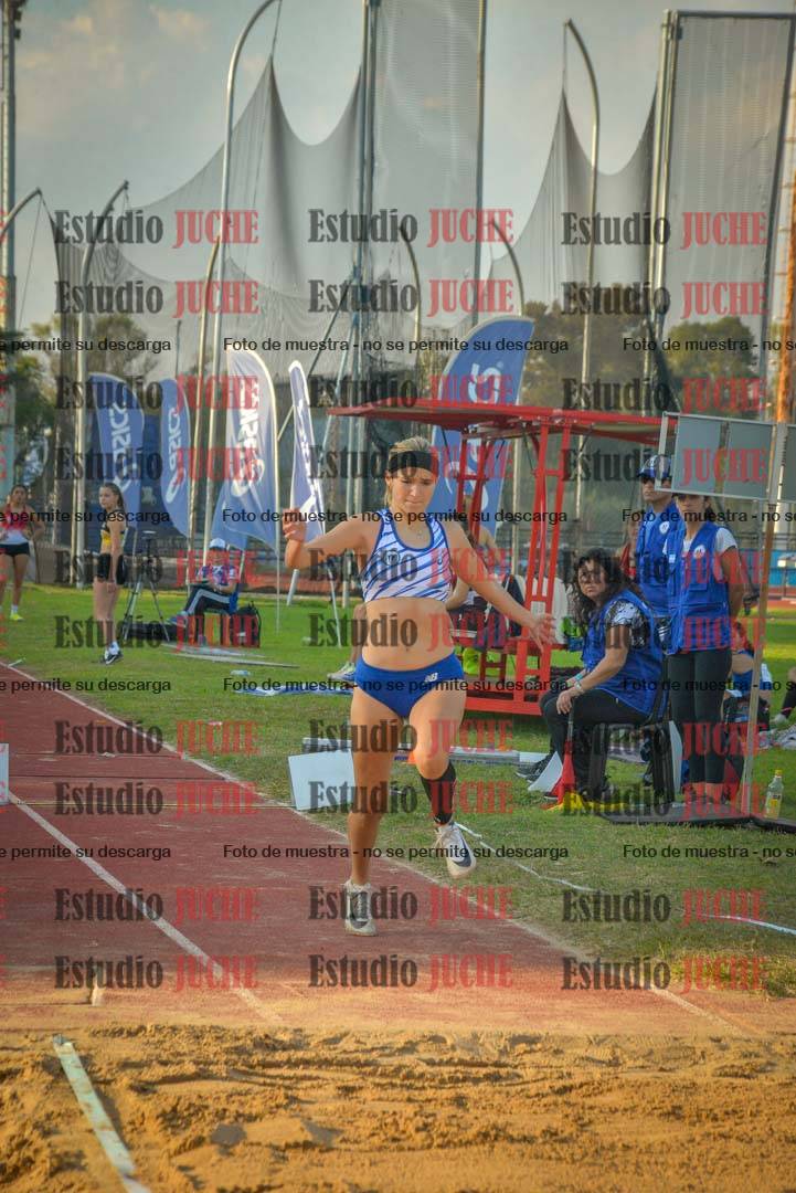 Fotos del salto en largo de mujeres