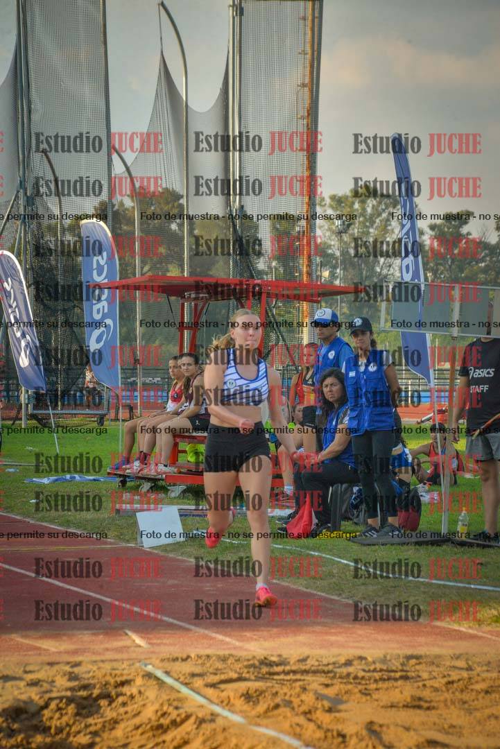 Fotos del salto en largo de mujeres