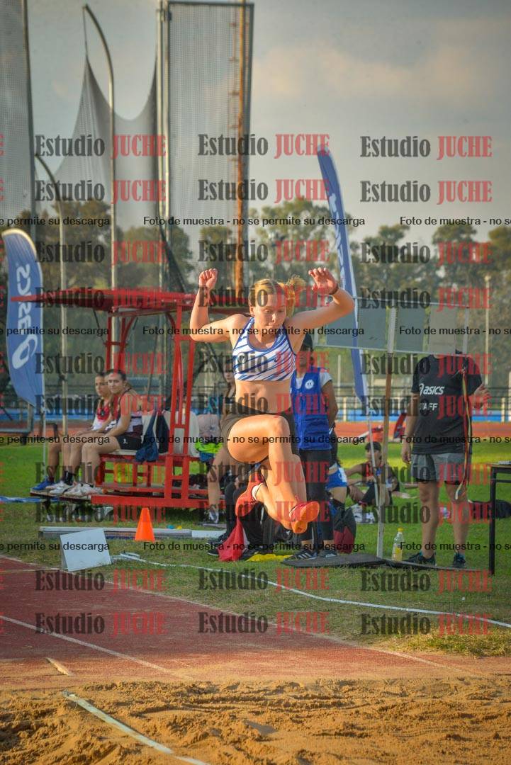 Fotos del salto en largo de mujeres