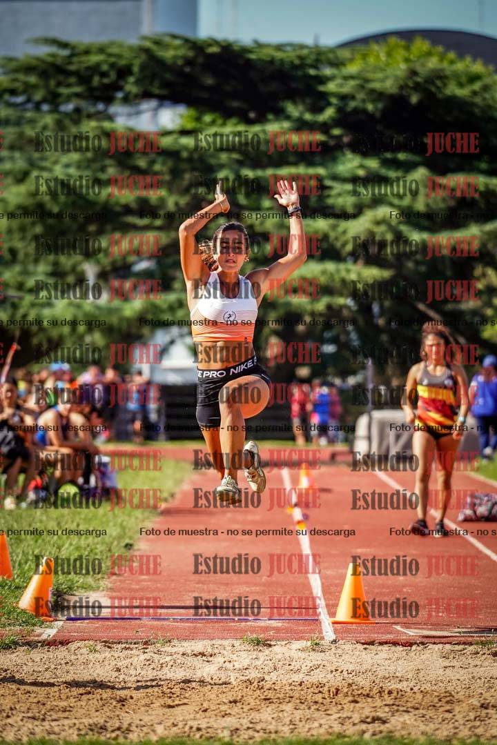 Fotos del salto en largo de mujeres
