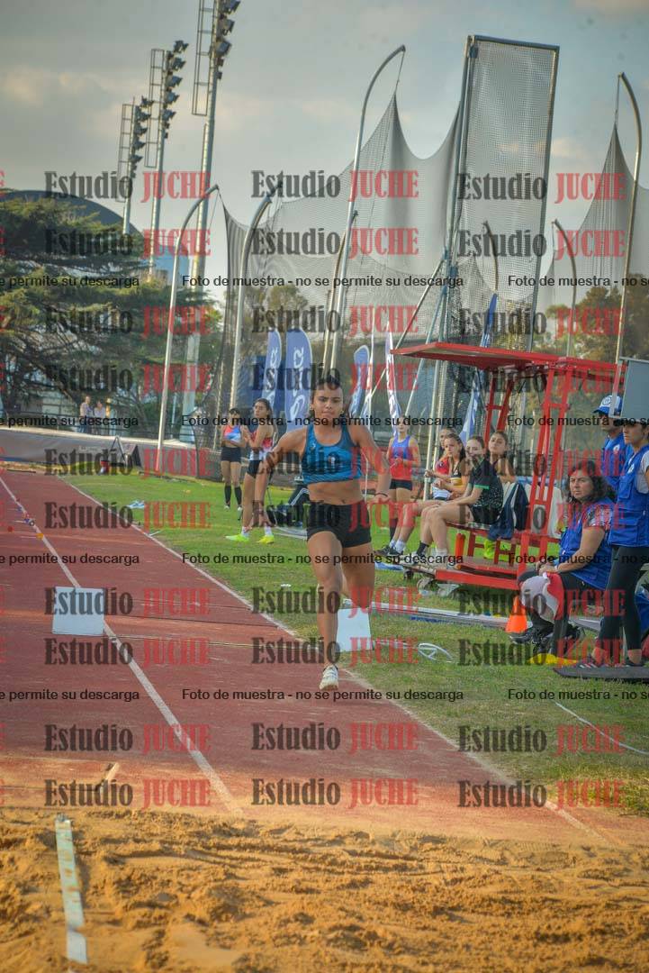 Fotos del salto en largo de mujeres