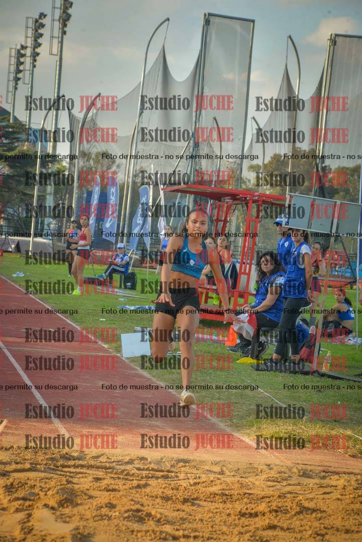 Fotos del salto en largo de mujeres