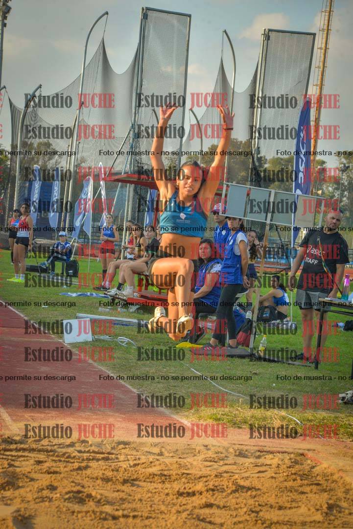 Fotos del salto en largo de mujeres