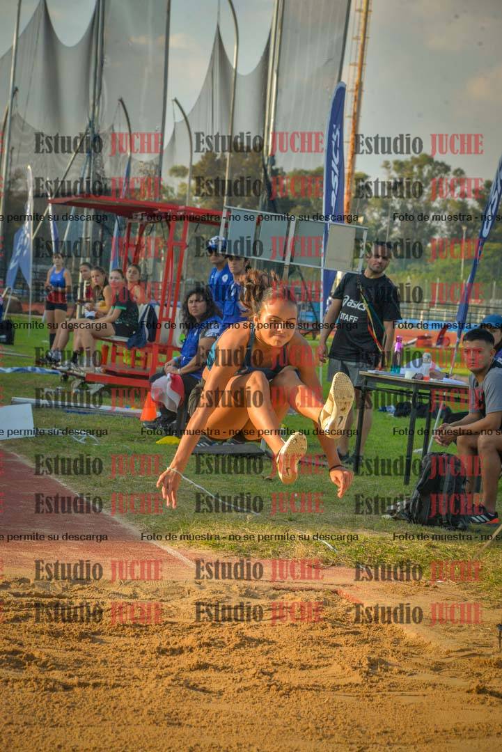 Fotos del salto en largo de mujeres