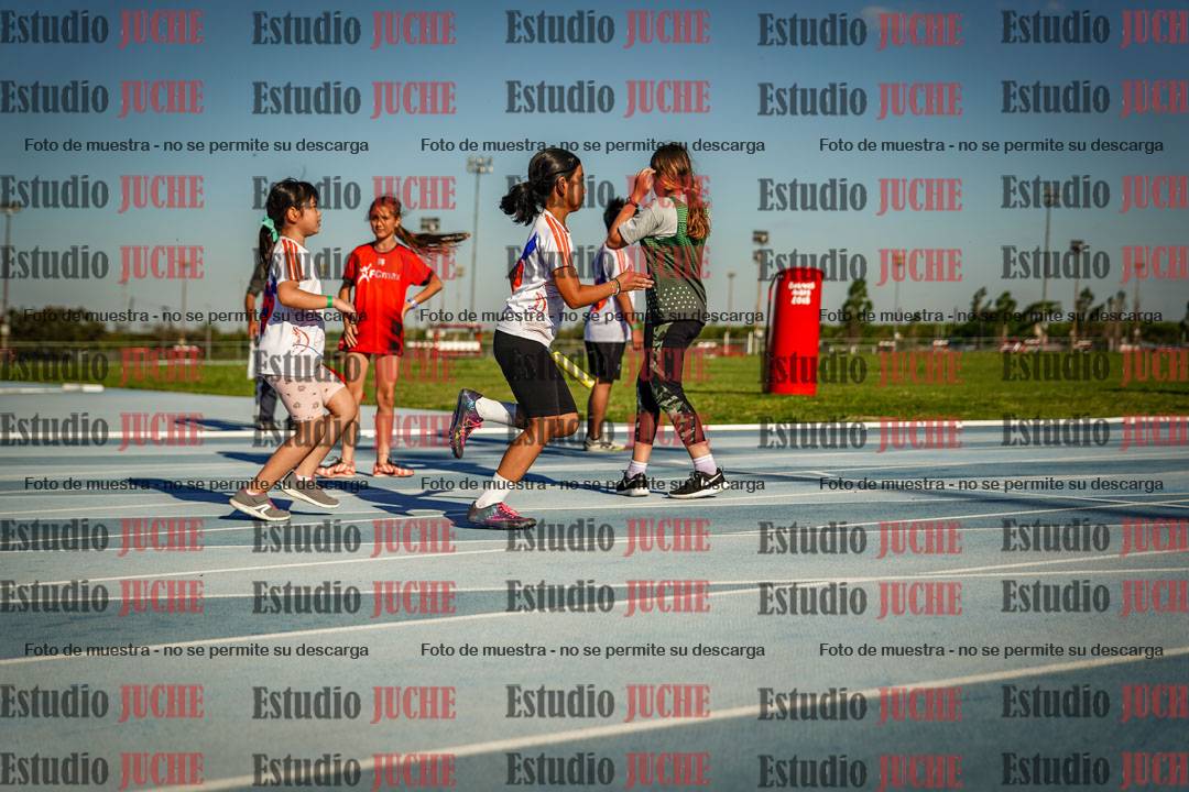 Fotos de las Postas 4x50 m de mujeres y varones