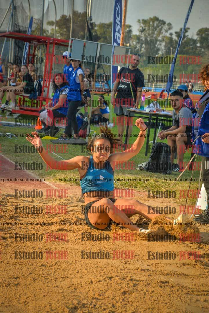 Fotos del salto en largo de mujeres