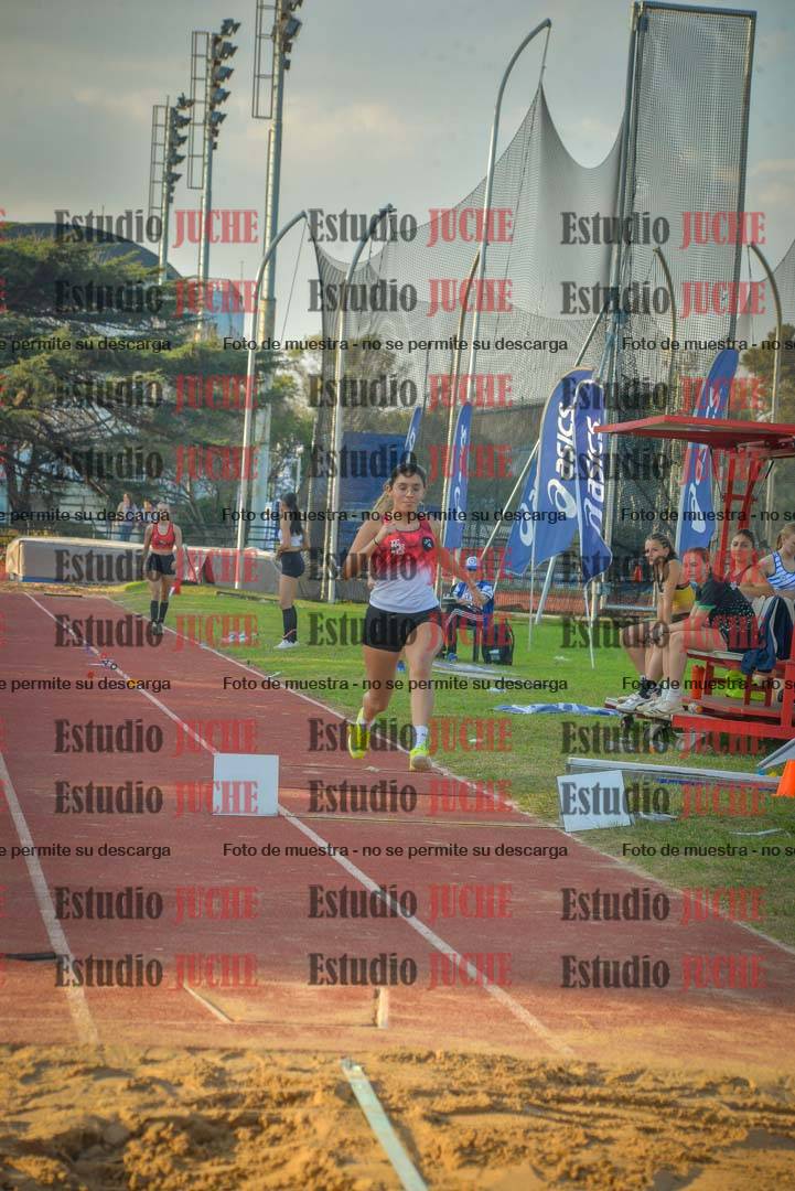 Fotos del salto en largo de mujeres