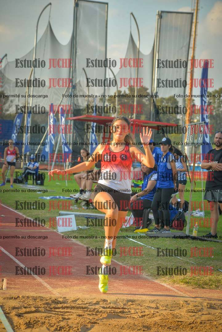 Fotos del salto en largo de mujeres