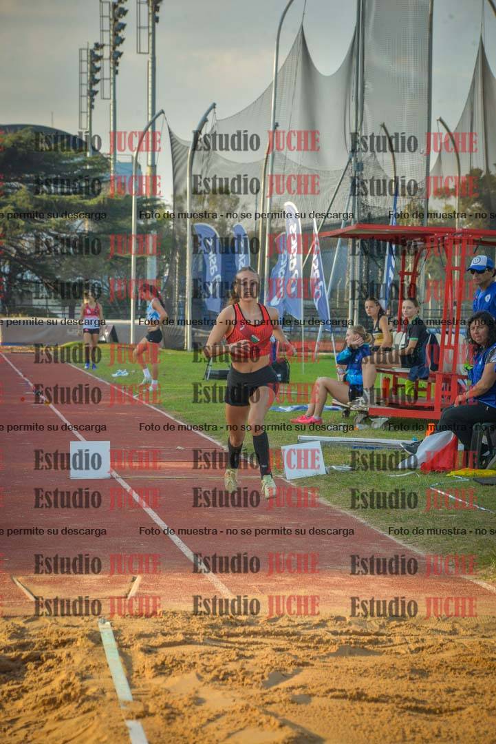 Fotos del salto en largo de mujeres