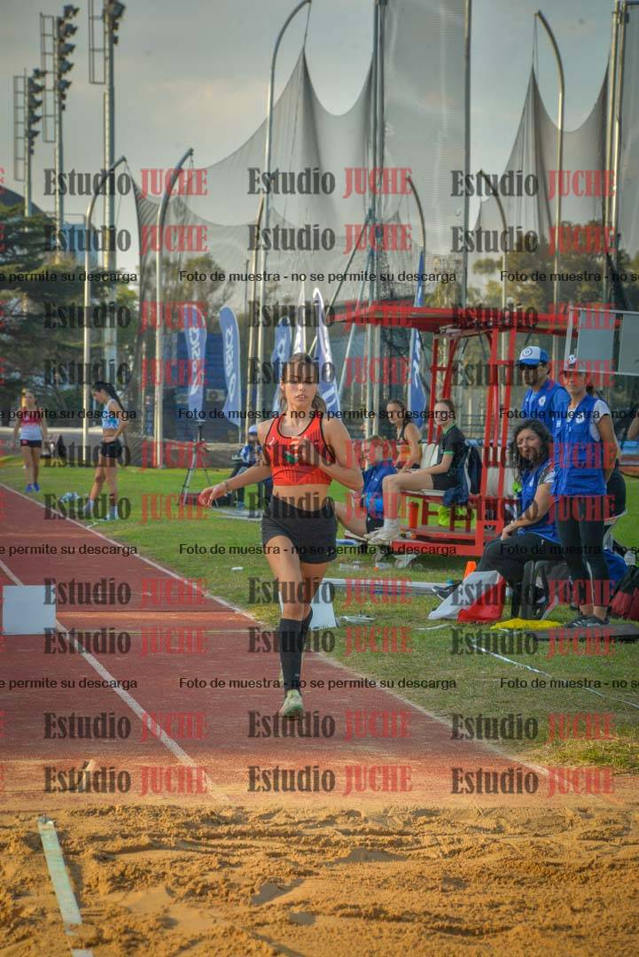Fotos del salto en largo de mujeres