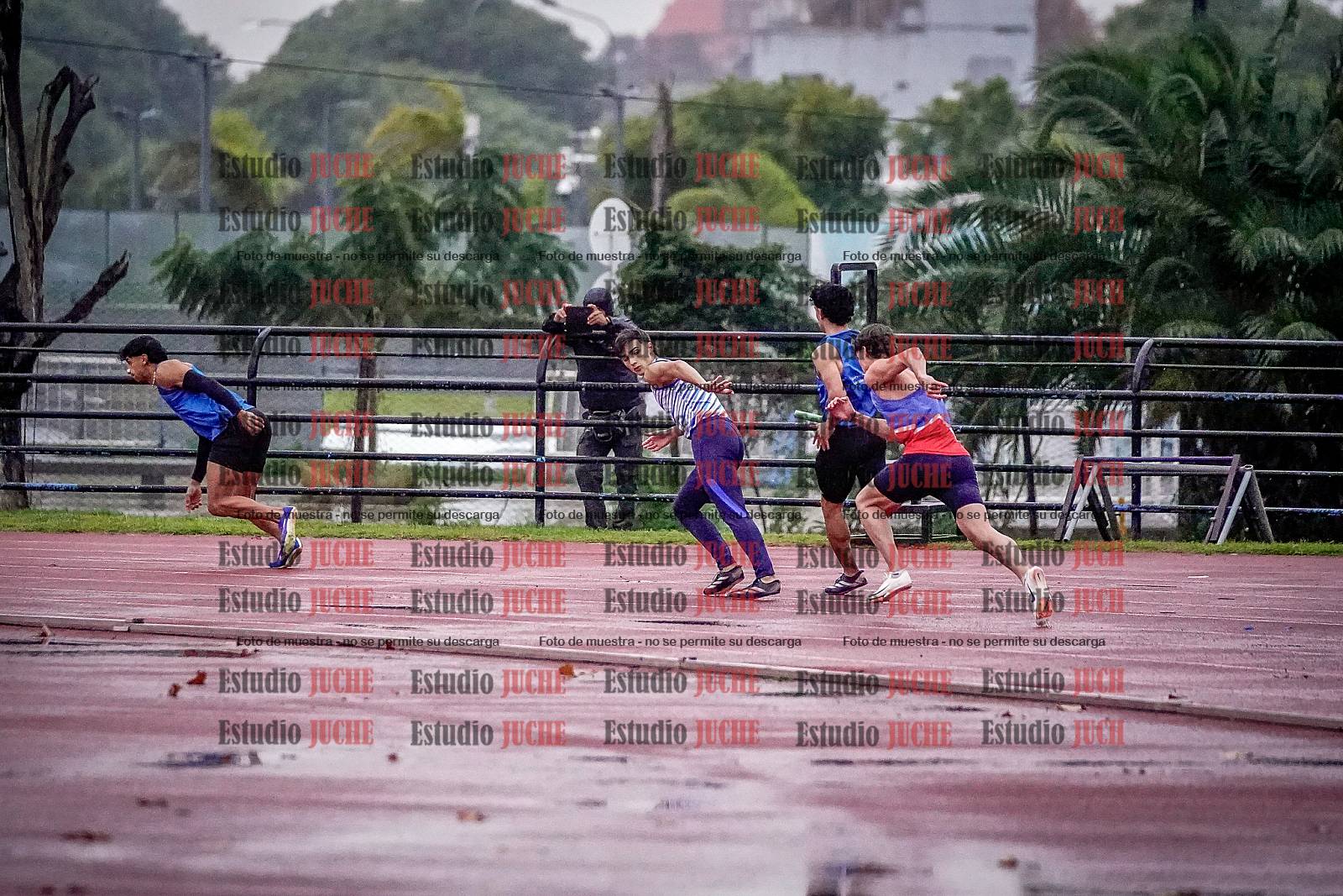 Fotos de las postas 4x100 m de varones