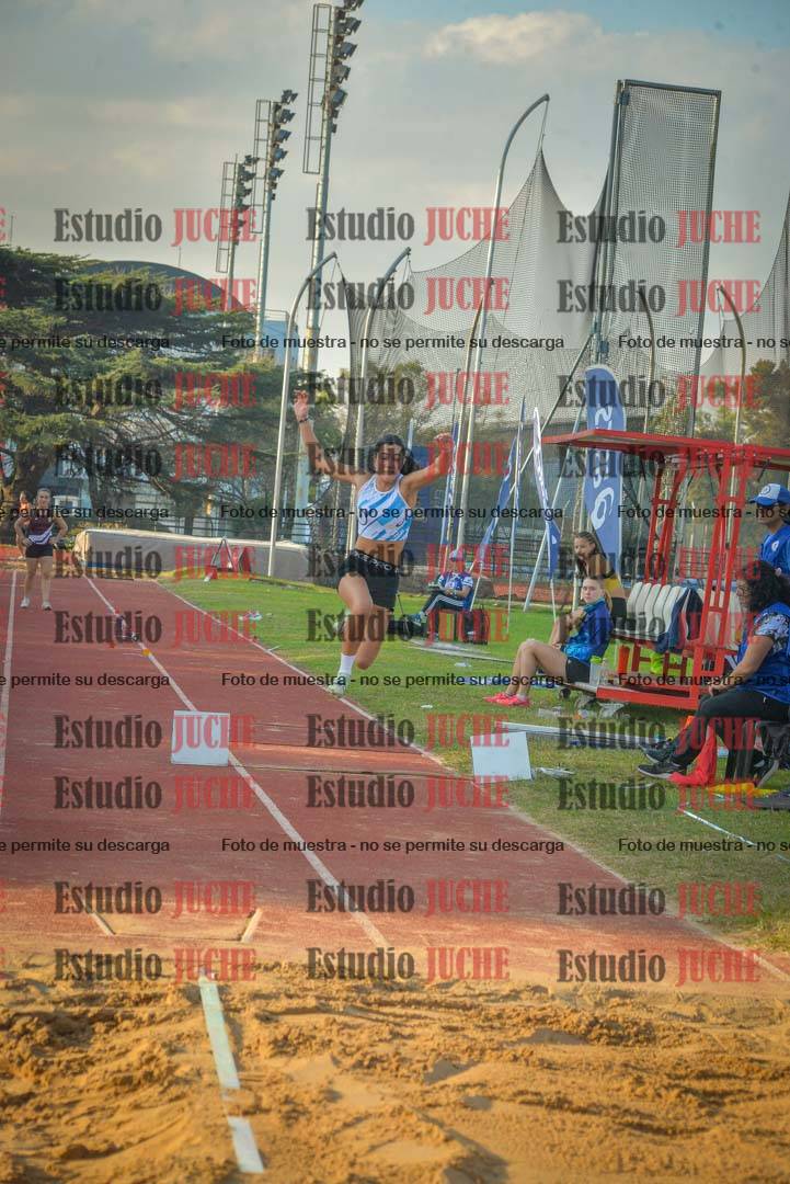 Fotos del salto en largo de mujeres