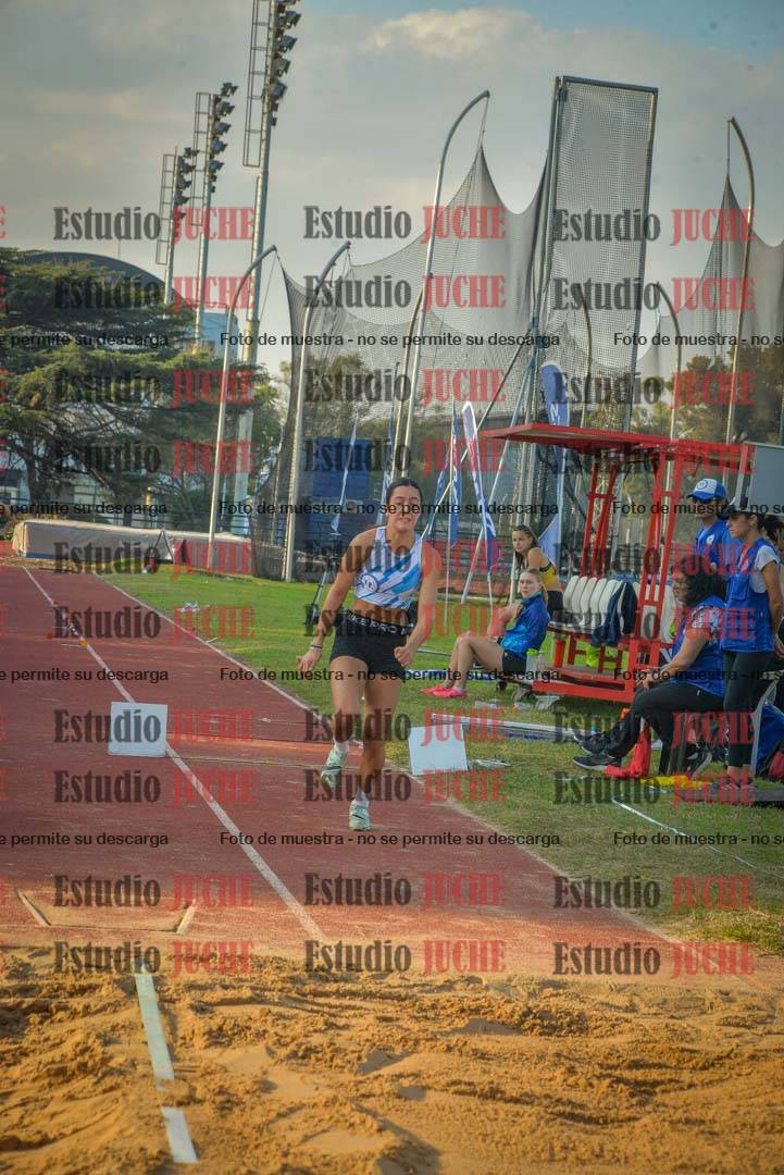 Fotos del salto en largo de mujeres