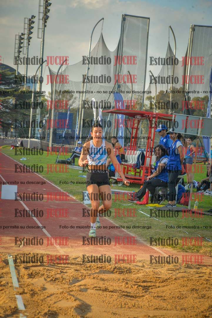 Fotos del salto en largo de mujeres