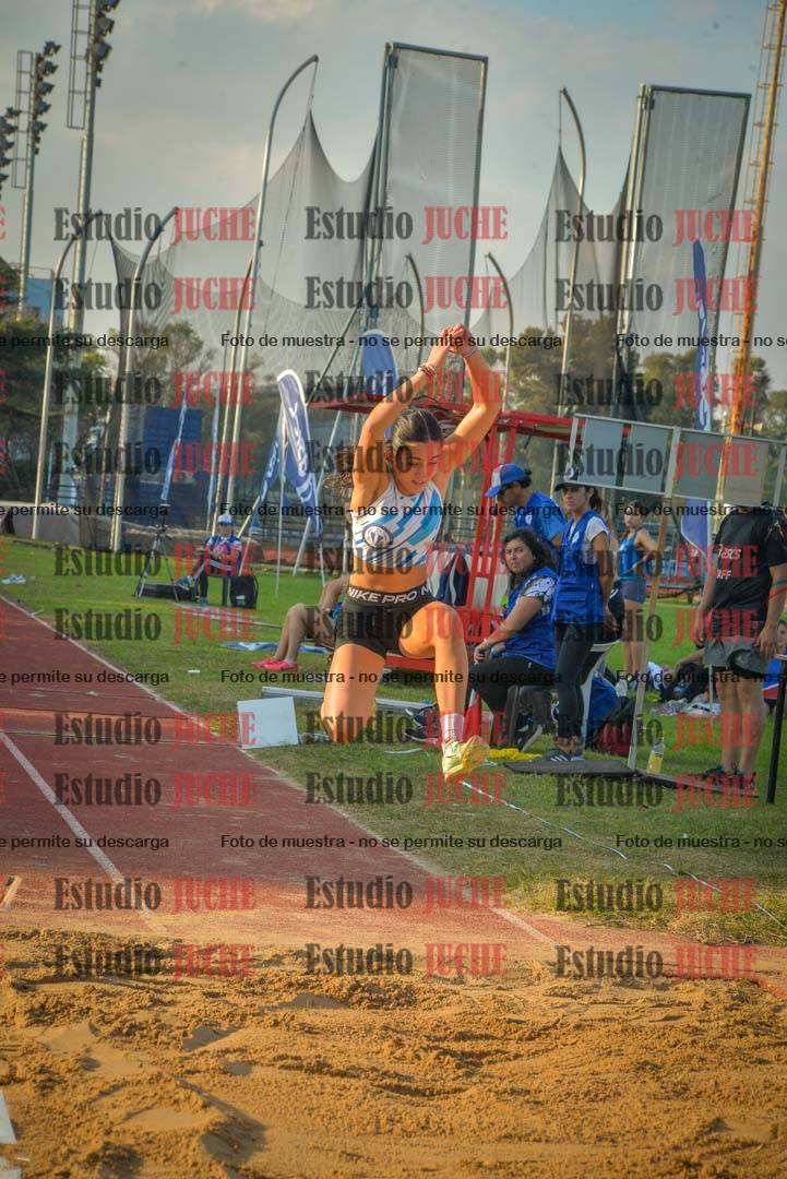 Fotos del salto en largo de mujeres