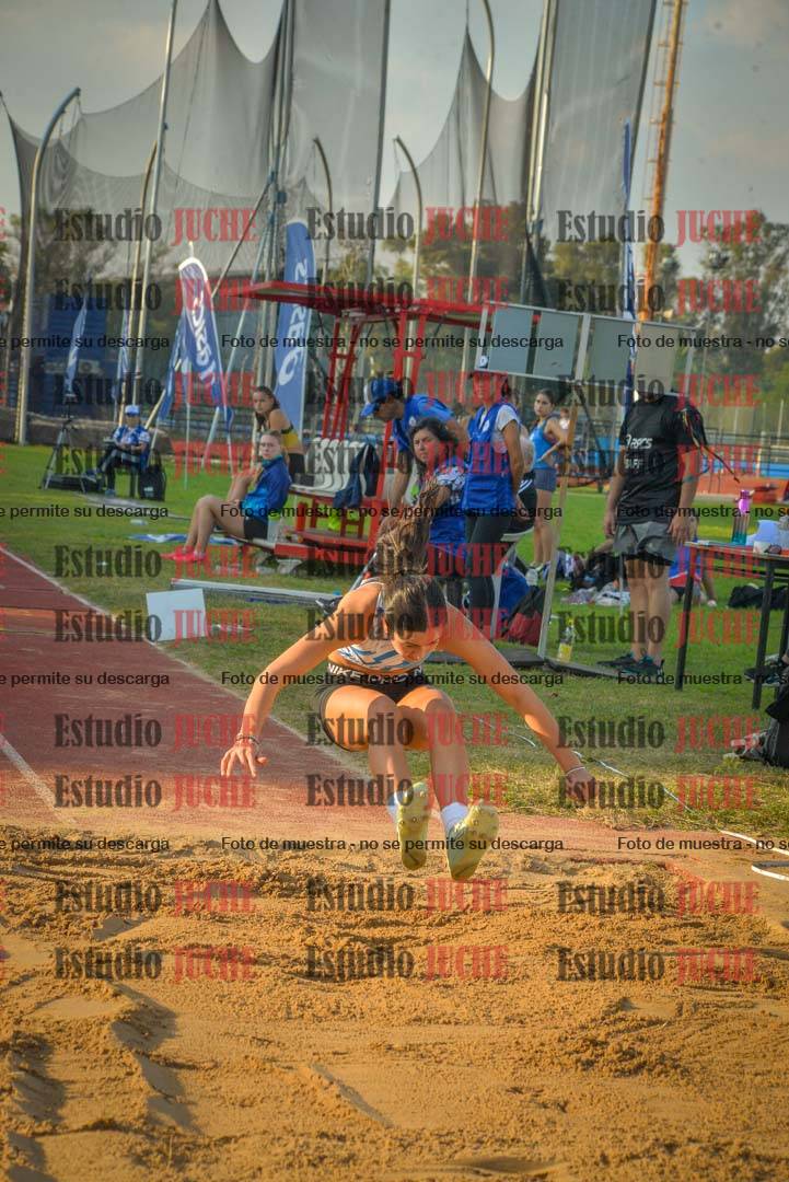 Fotos del salto en largo de mujeres