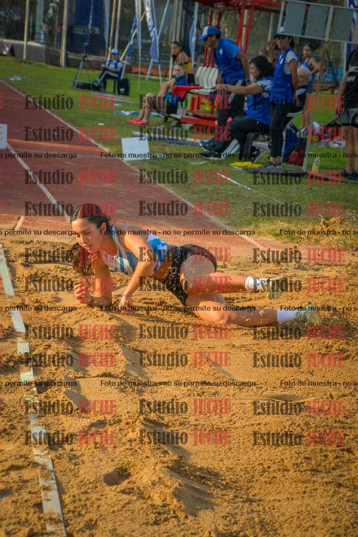 Fotos del salto en largo de mujeres